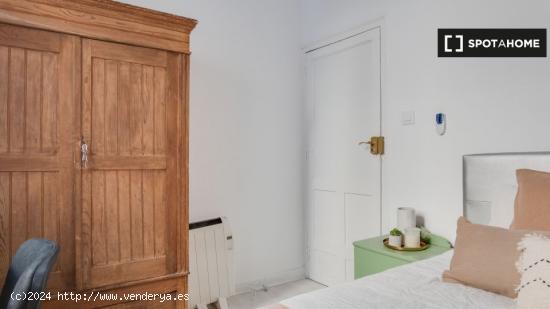 ¡Habitaciones en alquiler en un apartamento de 5 habitaciones en Madrid! - MADRID