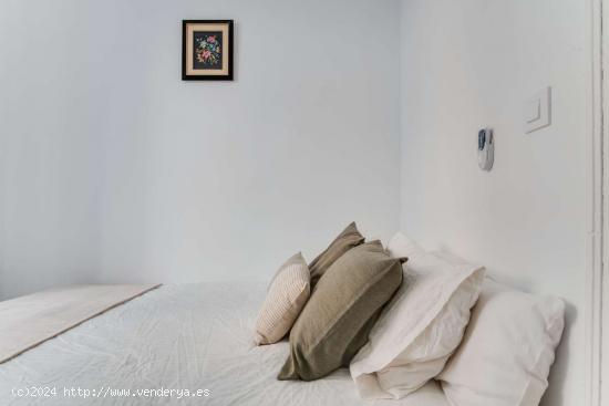  ¡Habitaciones en alquiler en un apartamento de 5 habitaciones en Madrid! - MADRID 