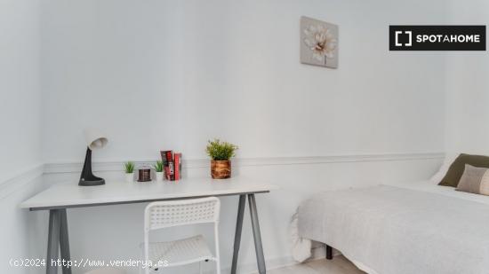 ¡Habitaciones en alquiler en un apartamento de 5 habitaciones en Madrid! - MADRID