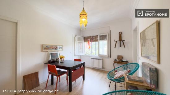 Se alquila habitación en apartamento de 3 dormitorios en Gràcia - BARCELONA