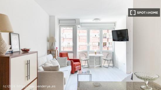 Cómodo apartamento amueblado en Eixample - BARCELONA