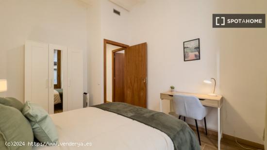 Elegante habitación en apartamento de 6 dormitorios en Barri Gotic, Barcelona - BARCELONA