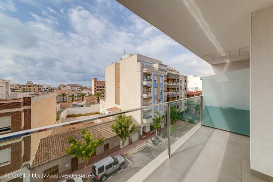 APARTAMENTO MODERNO DEL 2016, CON GARAJE Y TRASTERO EN EL CENTRO DE TORREVIEJA - ALICANTE