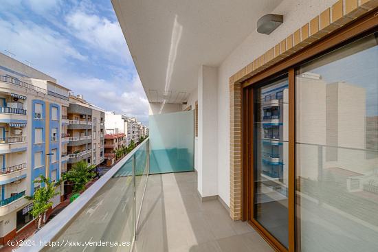 APARTAMENTO MODERNO DEL 2016, CON GARAJE Y TRASTERO EN EL CENTRO DE TORREVIEJA - ALICANTE