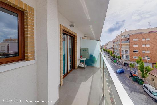 APARTAMENTO MODERNO DEL 2016, CON GARAJE Y TRASTERO EN EL CENTRO DE TORREVIEJA - ALICANTE