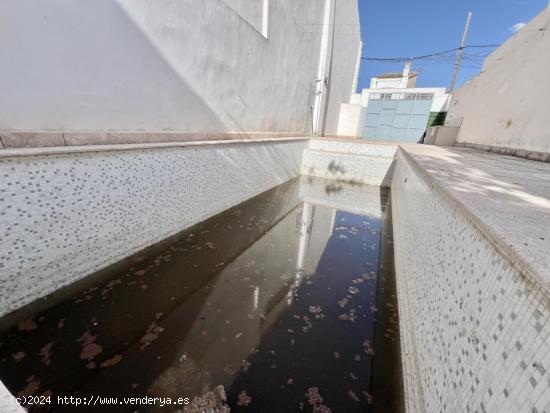 OPORTUNIDAD PARA TENER TU CASA CON PISCINA EN EL CENTRO DE LA POBLACIÓN! - VALENCIA