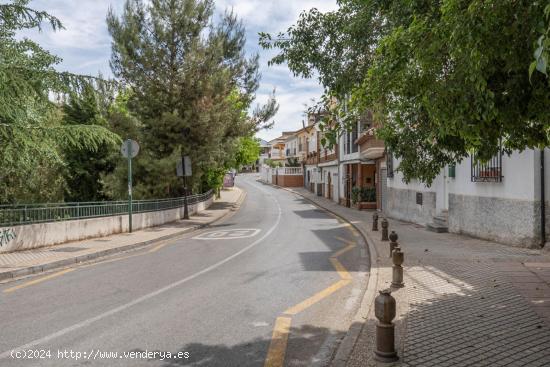 Fantástica vivienda unifamiliar en Bola de Oro con ascensor - GRANADA