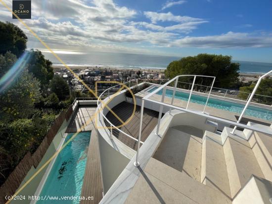 Moderna casa reformada a estrenar de 379 m2 con buenas vistas. Castelldefels - BARCELONA