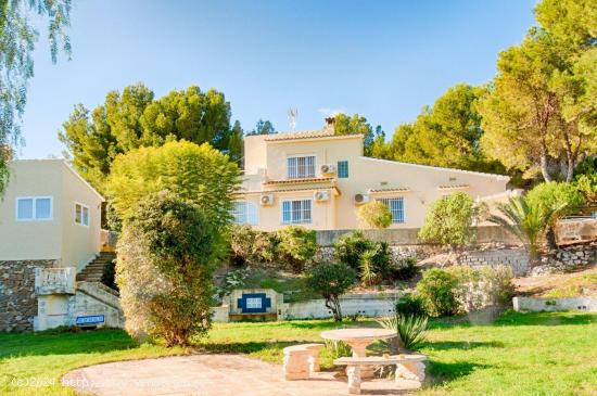 Villa tradicional con vistas a la montaña y al valle - ALICANTE