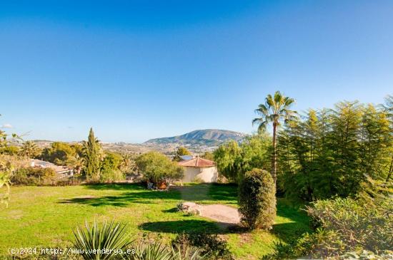 Villa tradicional con vistas a la montaña y al valle - ALICANTE