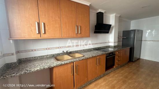 ADOSADO EN VENTA EN ZONA CÉNTRICA DE L'OLLERIA - VALENCIA