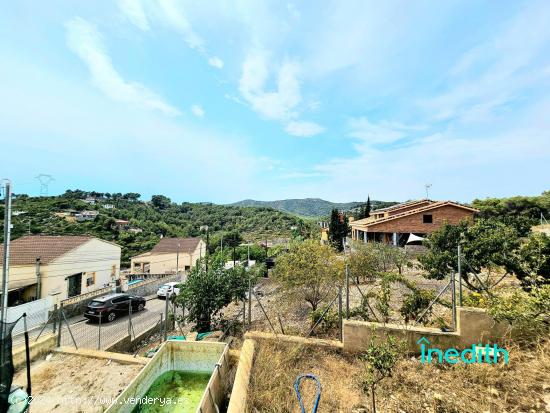 Gran casa con muchas posibilidades y vistas despejadas en Cnayelles - BARCELONA