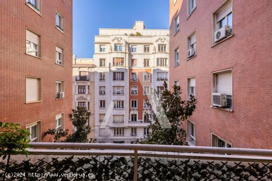 Vivienda en proceso de reforma en barrio de Salamanca - MADRID