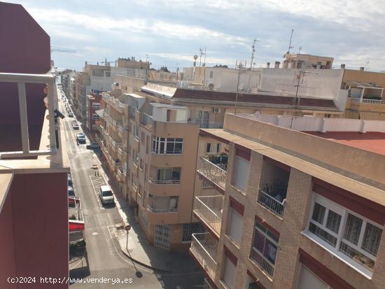 Ático en el centro de Torrevieja con terraza privada de 135m2 - ALICANTE