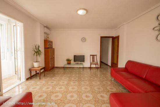 APARTAMENTO DE 3 DORMITORIOS 2 BAÑOS A 200 METROS DE LA PLAYA EN TORREVIEJA ( ACEQUION) ALICANTE - 