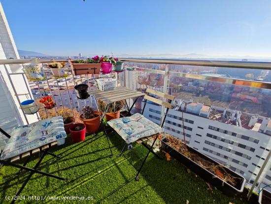 LUMINOSO ATICO DE 1 HABITACIÓN CON PISCINAS COMUNITARIAS - BARCELONA