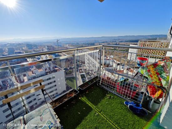 LUMINOSO ATICO DE 1 HABITACIÓN CON PISCINAS COMUNITARIAS - BARCELONA