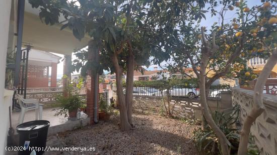 Casa adosada en la zona de  Les Peces d 'Albinyana  (Tarragona)  con terrazas y garaje - TARRAGONA