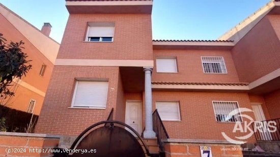  ¡¡VIVIENDA OKUPADA, NO SE PUEDE VISITAR!! CHALET PAREADO EN UGENA 