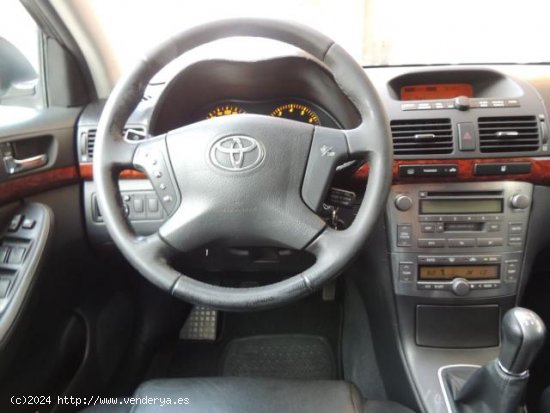 TOYOTA Avensis en venta en AlcarrÃ s (Lleida) - AlcarrÃ s