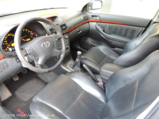 TOYOTA Avensis en venta en AlcarrÃ s (Lleida) - AlcarrÃ s