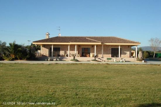 IMPRESIONANTE CHALET- FINCA RUSTICA CON 17.000 m2 DE PARCELA - TARRAGONA