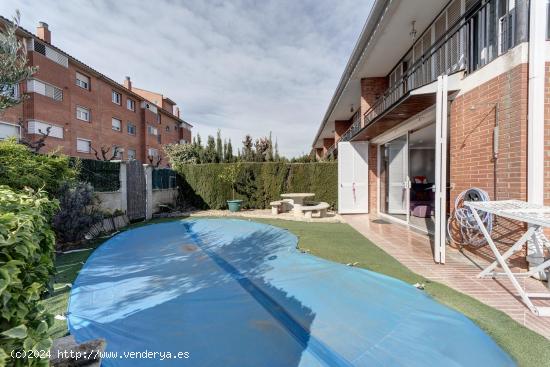 CASA EN VENDA A PIERA ZONA: ESTACIÓ  -  JARDÍ, PISCINA. BARBACOA... - BARCELONA