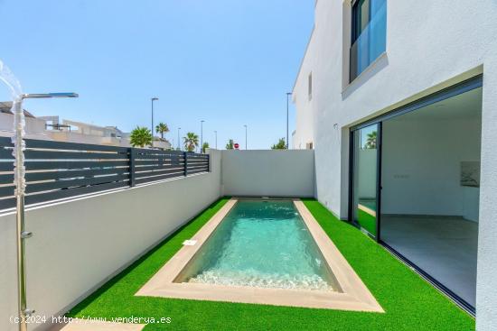 Exclusiva villa unifamiliar con piscina, jardín y solárium - ALICANTE