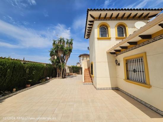 Se vende villa con 5 dormitorios - ALICANTE