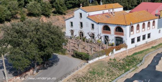  Binomio perfecto: Masia de doscientos años de antigüedad y Negocio de 30 años. - BARCELONA 