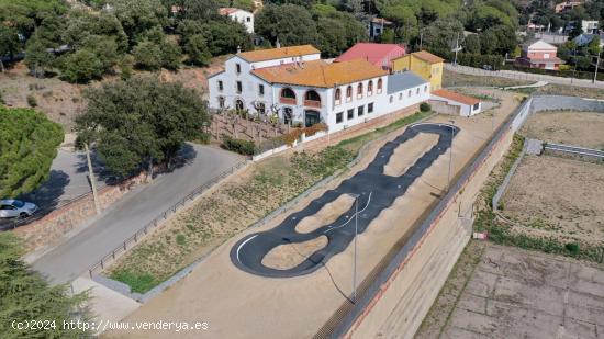 Binomio perfecto: Masia de doscientos años de antigüedad y Negocio de 30 años. - BARCELONA