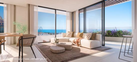 VENTA DE PISO EN PLANTA BAJA EN BENALMÁDENA COSTA. ¡PISO DE LUJO! 2 DORMITORIOS, TERRAZA Y PARKING