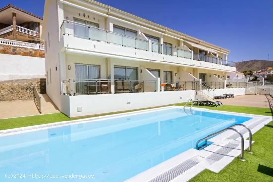 HERMOSO APARTAMENTO DE 2 HABITACIONES Y VISTAS AL MAR EN LA PARTE BAJA DE LOMA DOS. GARAJE. PISCINA 