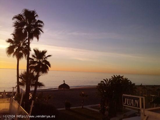 PRECIOSO ESTUDIO RENOVADO EN PRIMERA LINEA DE PLAYA CARIHUELA - MALAGA