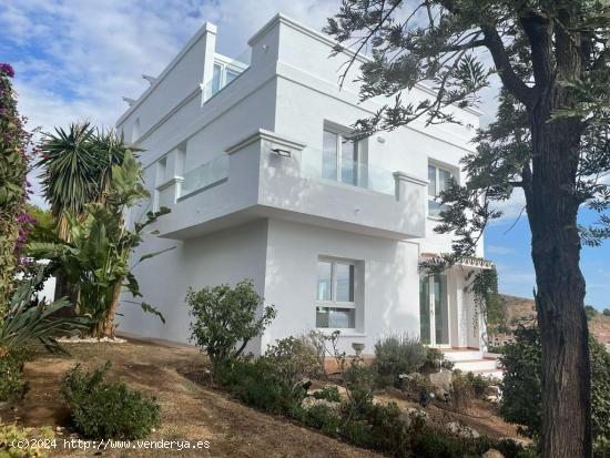 FANTASTICA VILLA CON ESPECTACULARES VISTAS AL MAR - MALAGA