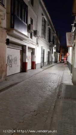 GARAJE Y TRASTERO EN EL CENTRO. - CADIZ