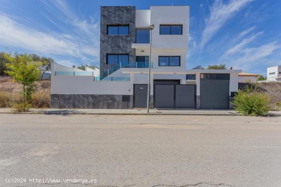 Espectacular casa en la Urbanización los Cortijos ( Cubillas ) - GRANADA