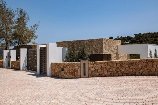 Villa de lujo de 4 dormitorios y 5 baños con vistas al golf. Roca Llisa, Ibiza - BALEARES