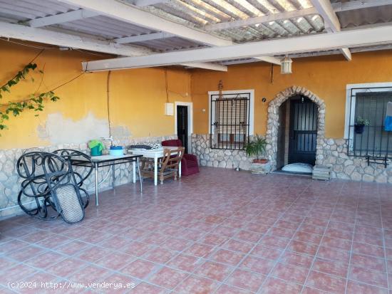 VENDO AMPLISIMA CASA DE PUEBLO CON GRAN TERRAZA - ALICANTE