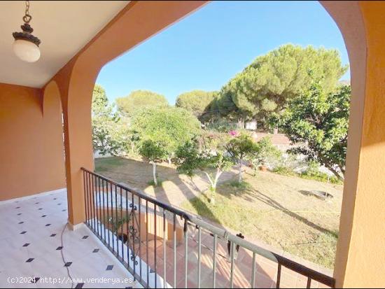 CHALET CON PISCINA - CORTA TEMPORADA - MALAGA