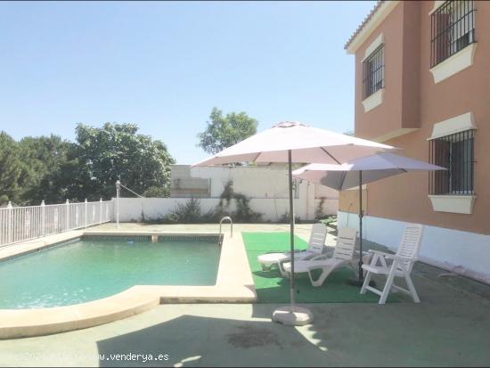 CHALET CON PISCINA - CORTA TEMPORADA - MALAGA