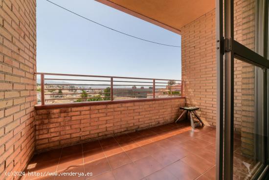 TERRAZA CON VISTAS A SIERRA NEVADA - TU NUEVO HOGAR EN GRANADA - GRANADA