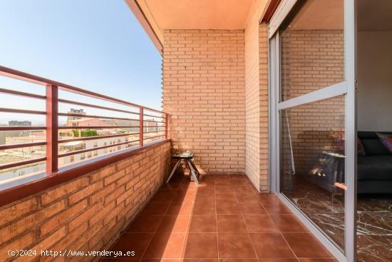 TERRAZA CON VISTAS A SIERRA NEVADA - TU NUEVO HOGAR EN GRANADA - GRANADA