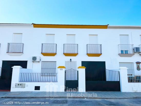 BONITA Y LUMINOSA CASA ADOSADA EN LA SIERRA NORTE DE SEVILLA - SEVILLA