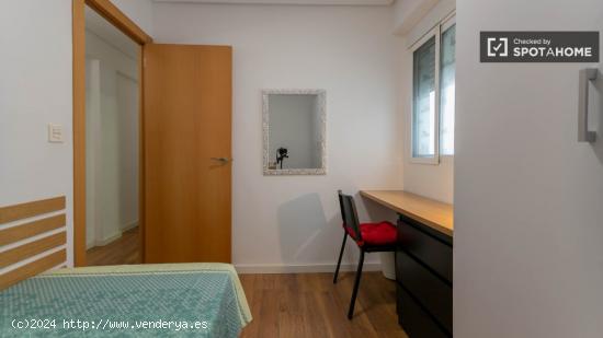 Se alquila habitación en piso de 3 dormitorios en Burjassot - VALENCIA