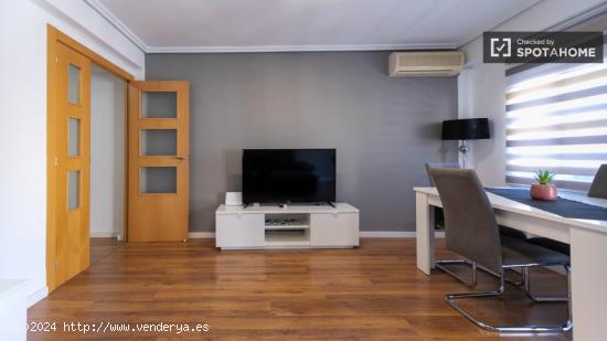 Se alquila habitación en piso de 3 dormitorios en Burjassot - VALENCIA