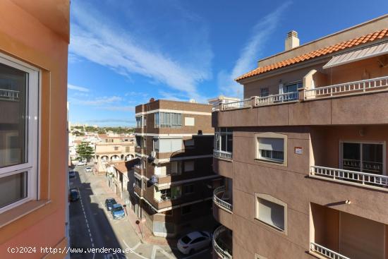 Apartamento de 3 dormitorios y 2 baños con garaje y trastero, a 200 metros del Mar - ALICANTE