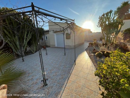 Chalet independiente en venta en los balcones 2 dormitorios 2 baños - ALICANTE