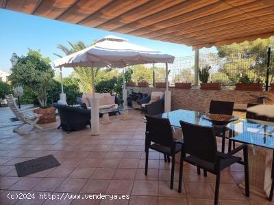 Precioso Villa en venta en villamartin 4 dormitorios 4 baños - ALICANTE