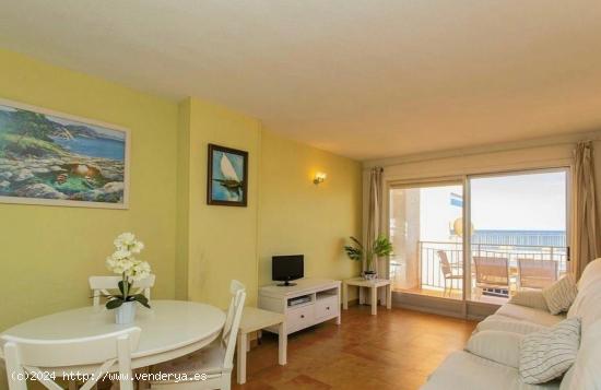 APARTAMENTO EN PRIMERA LÍNEA DE PLAYA CON LICENCIA TURÍSTICA - TORREVIEJAAPARTAMENTO EN PRIMERA L